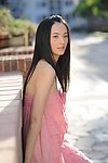 李依玲 粉色低胸百褶裙 长发 生活写真