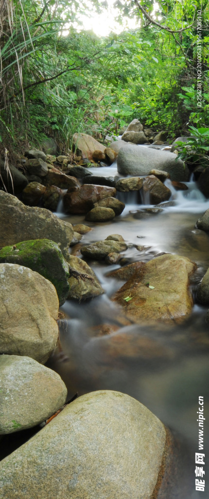 小溪流水