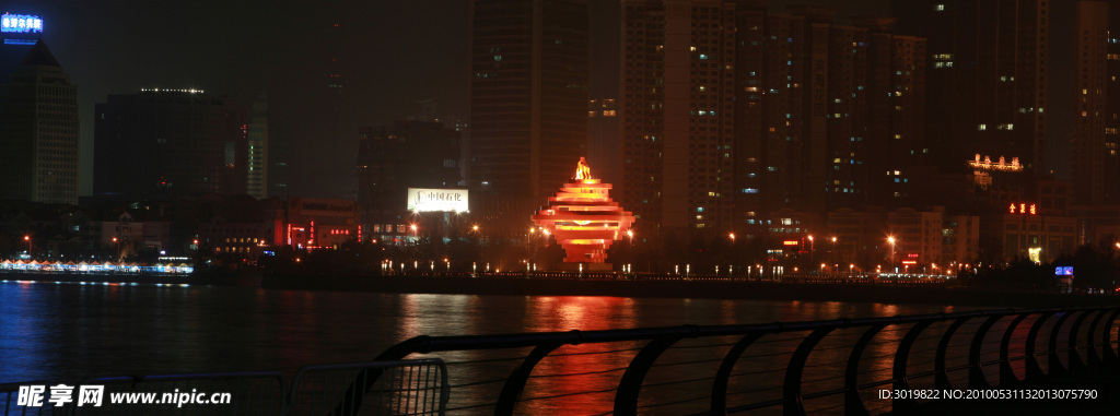 青岛五四广场远景夜景