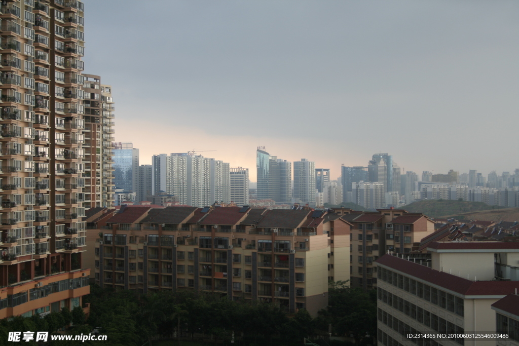 风雨前的黑暗