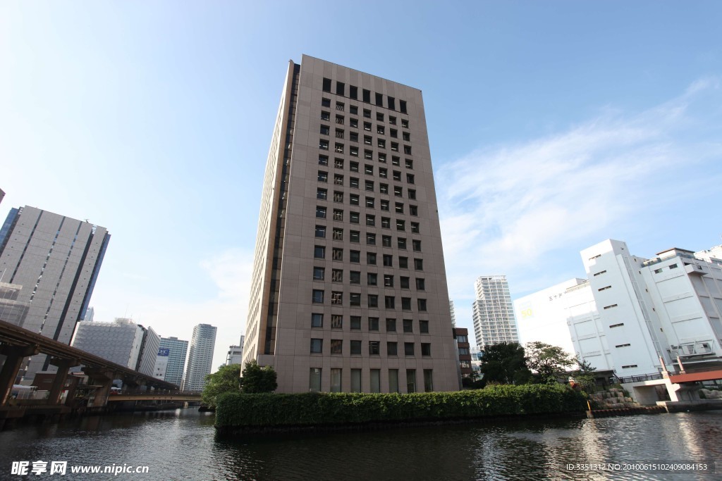 高楼 天空 云彩 湖水