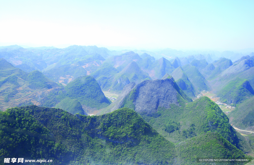 崇山峻岭