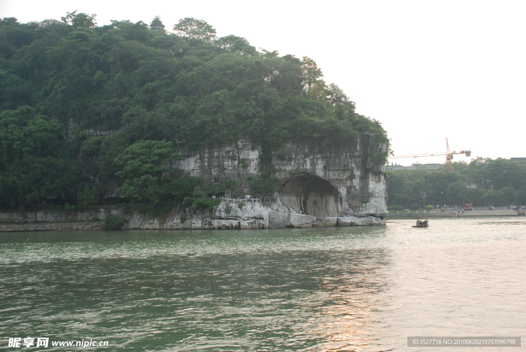 象鼻山