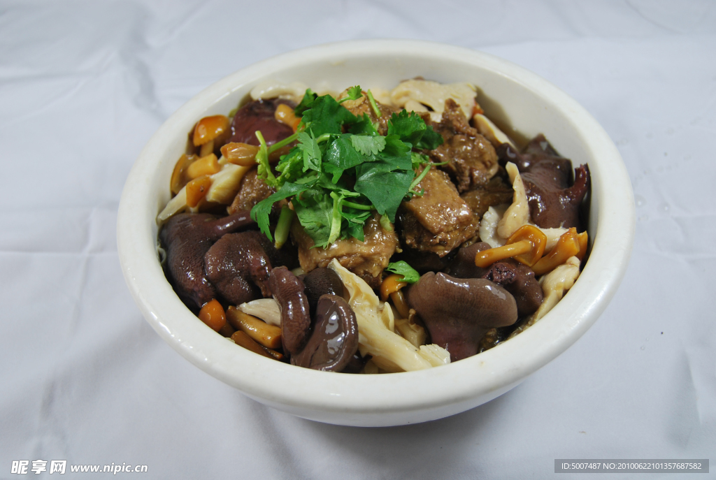 牛肉炖杂蘑