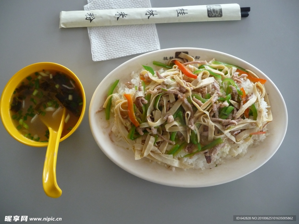 豆皮肉丝盖浇饭