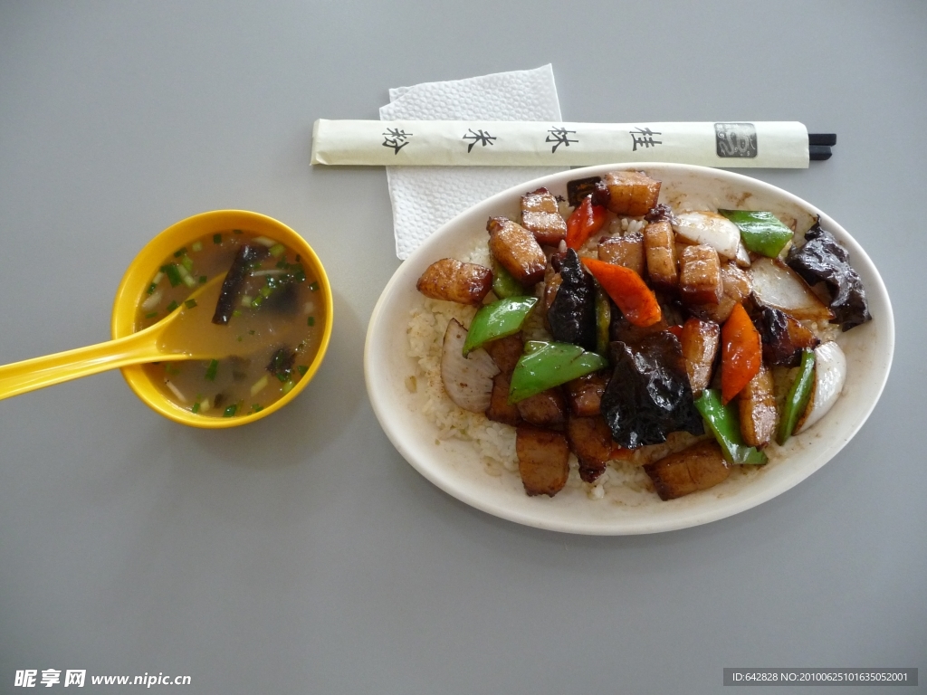 红烧肉盖浇饭