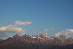 西藏的群山和蓝天