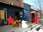 2010冬季798艺术区小店门口一处景观