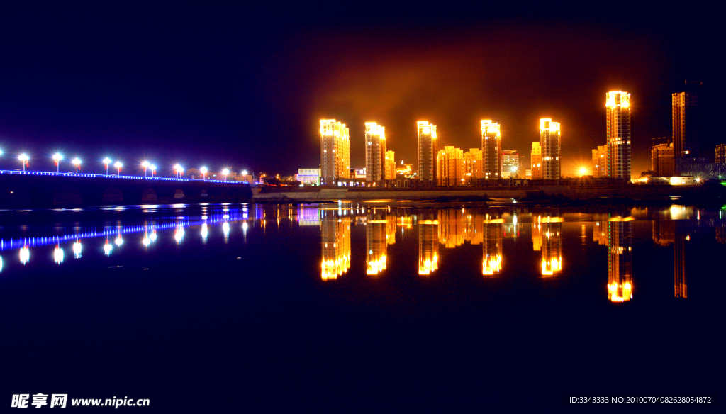 江畔夜景