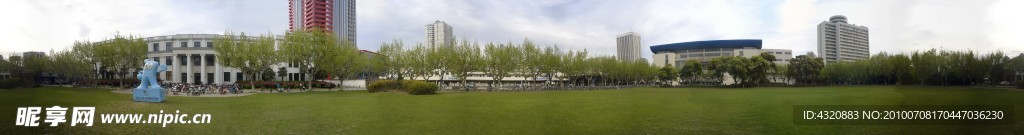 华东师范大学世博会吉祥物草坪