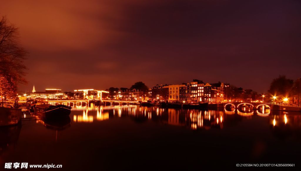 湖边繁华夜景