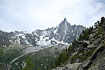 陡峭的山峰