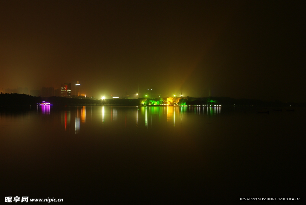 东湖夜景