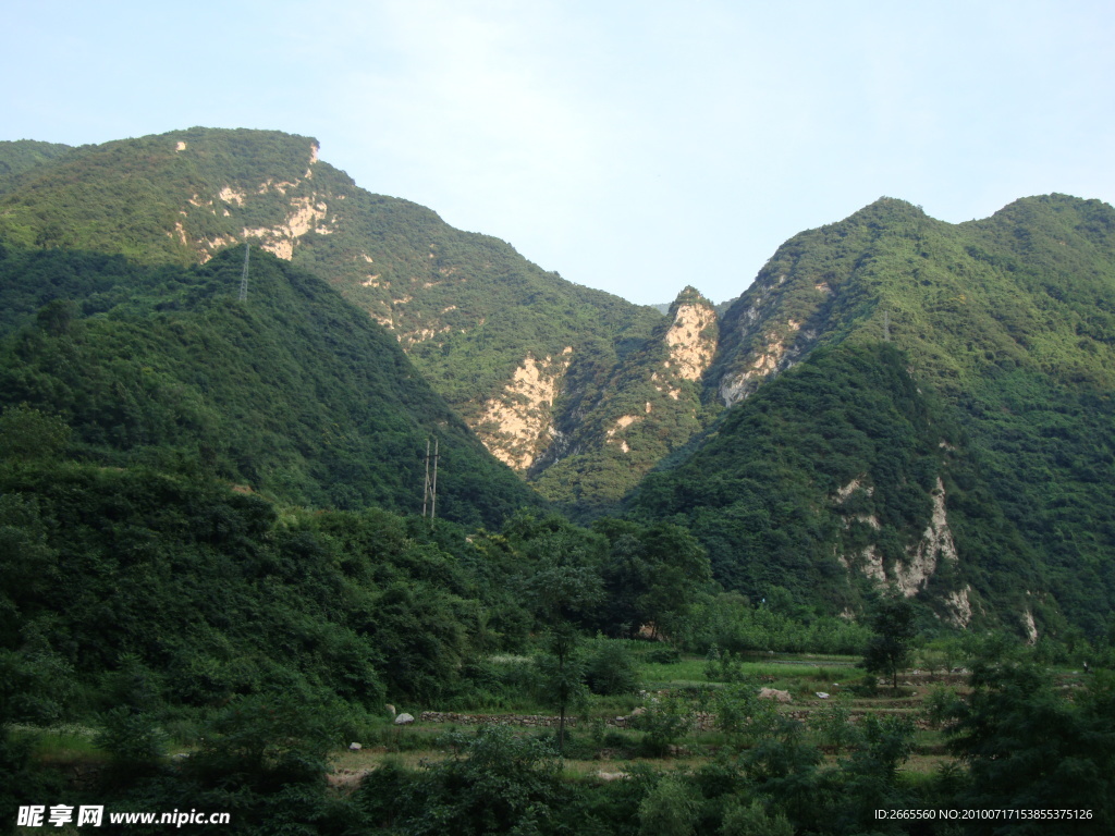 夕阳下的秦岭山谷