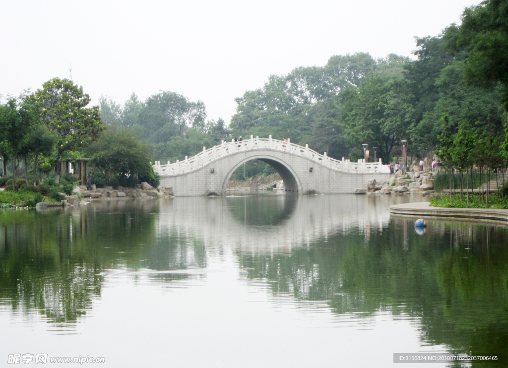 济宁公园水上拱桥