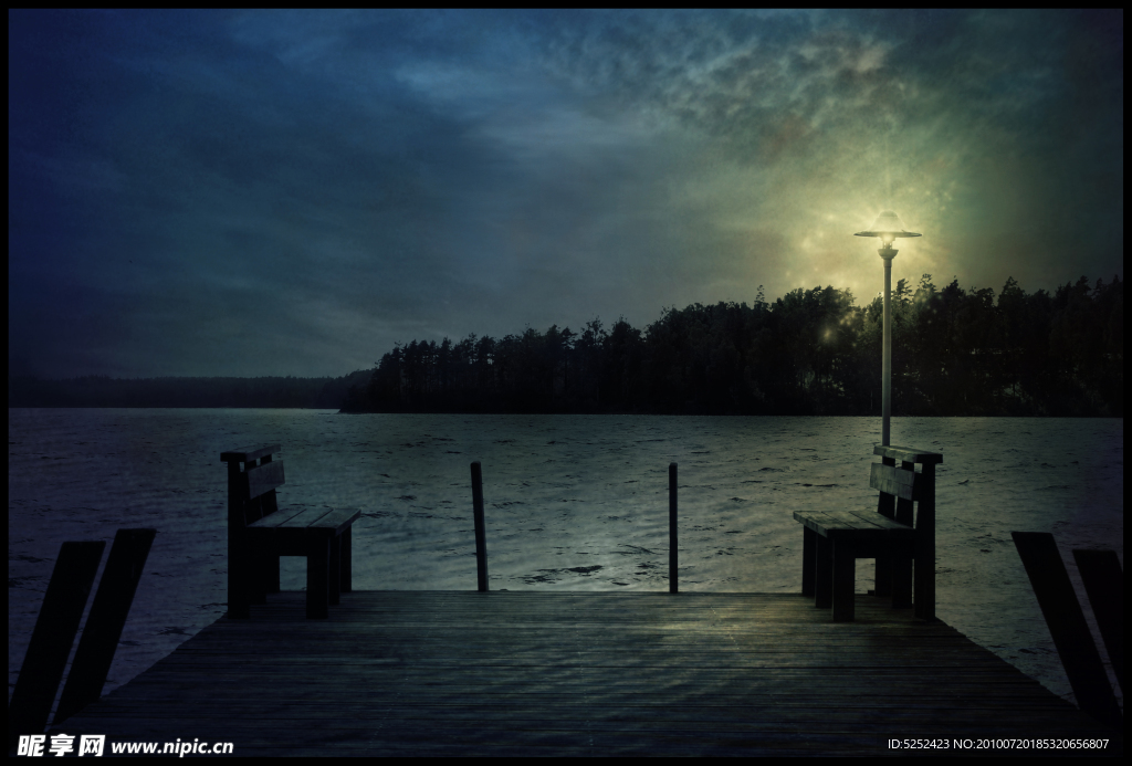 湖边夜景