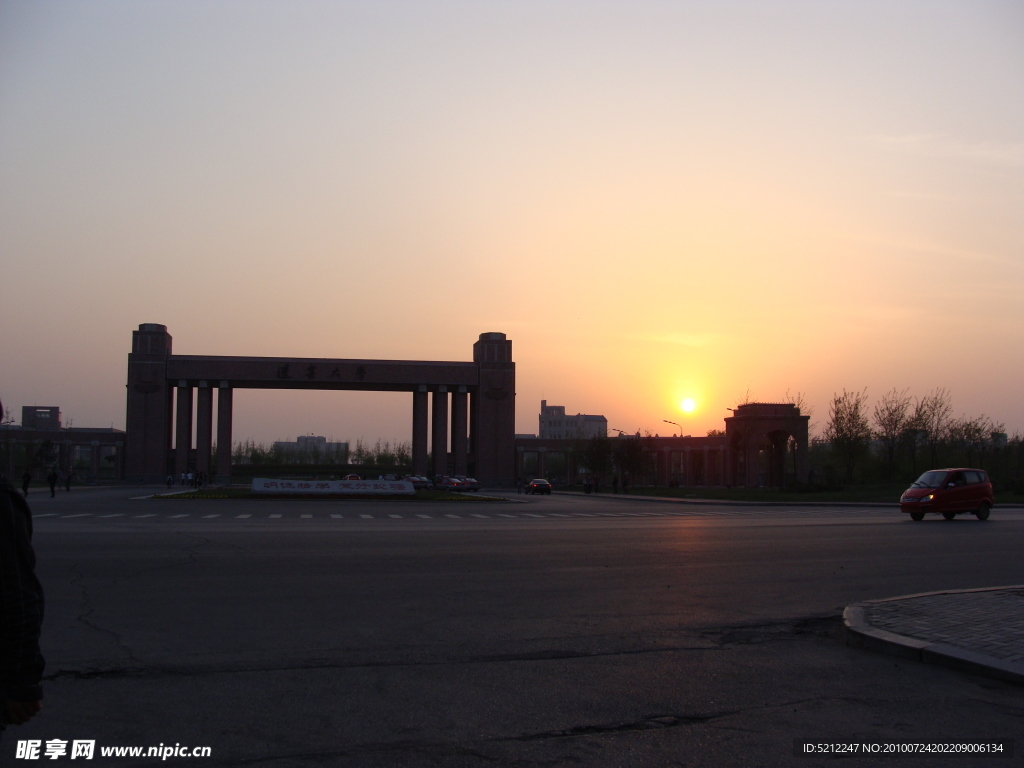 夕阳下的道路 马路 公路 自然风光 风景图片 摄影图片