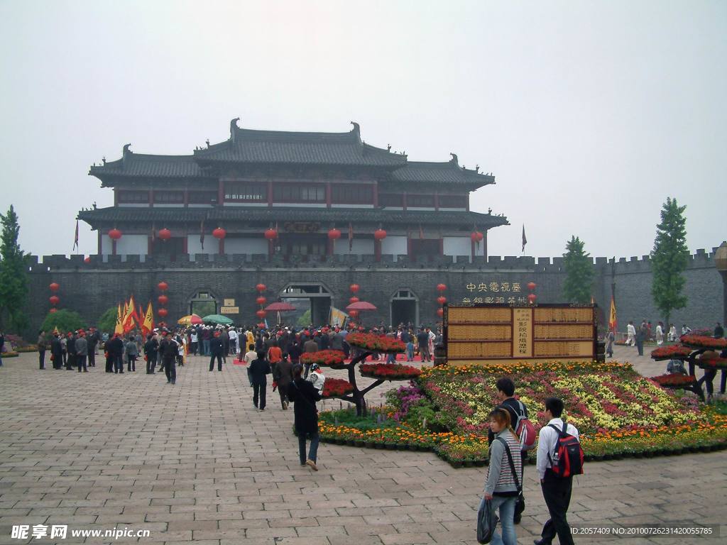 无锡影视基地拍摄水浒城广场