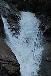 山间瀑布
