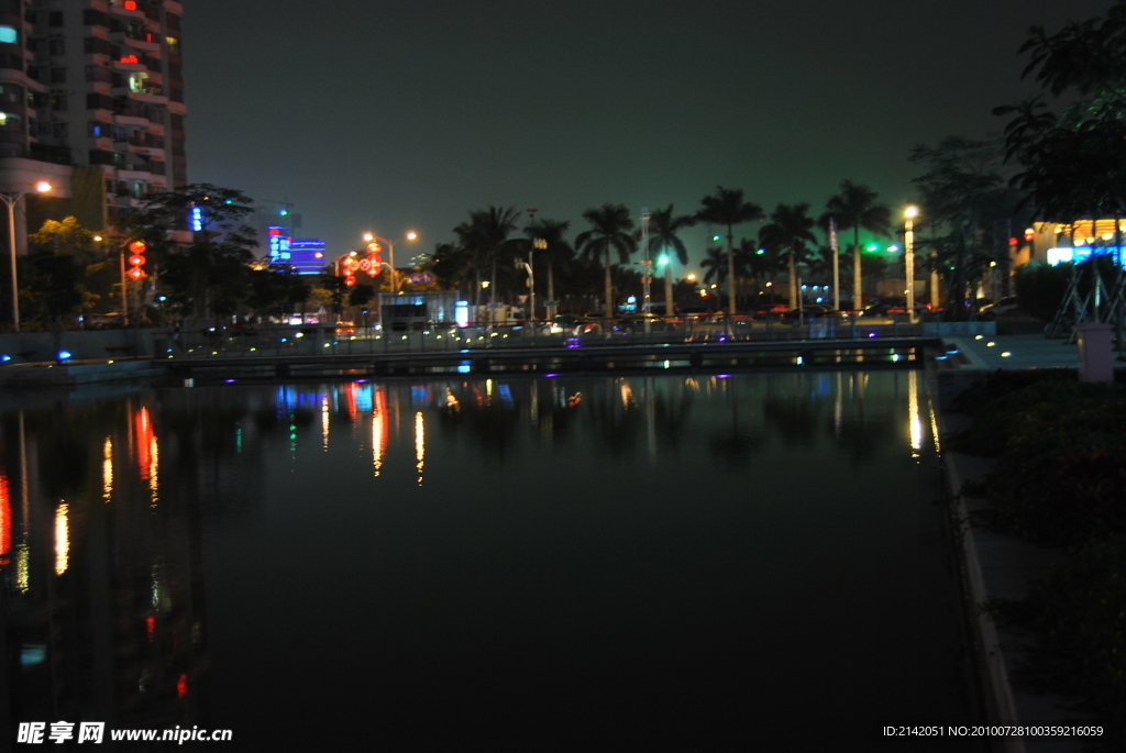 海岸城的夜景