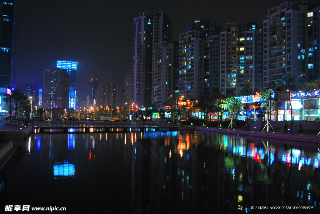 夜幕下的海岸城