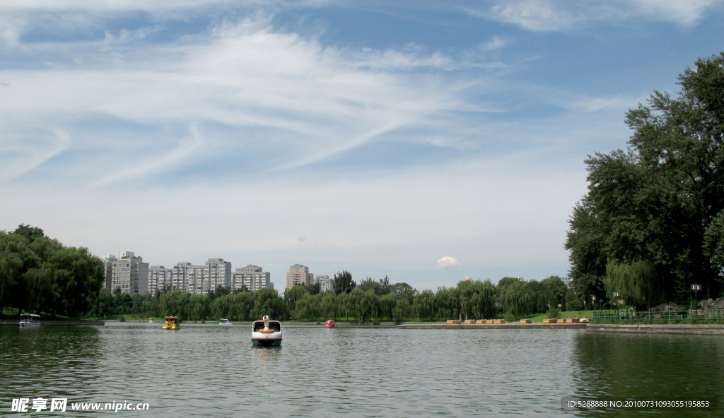 北京朝阳公园湖泊