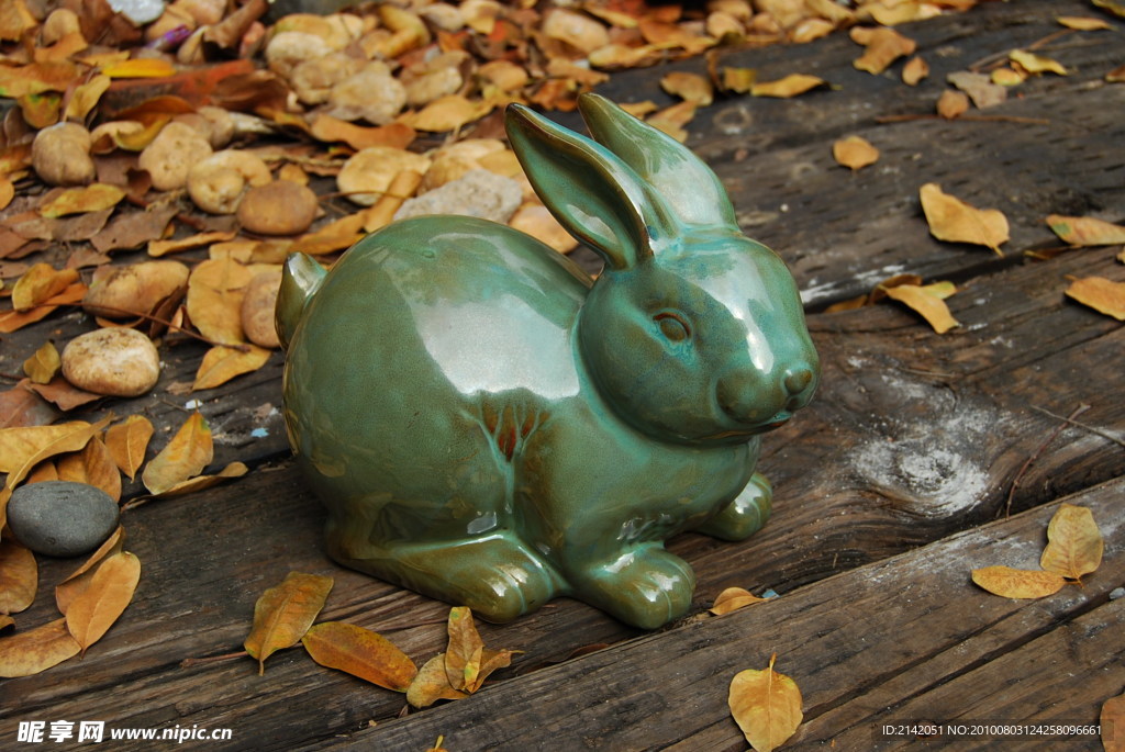 绿釉陶瓷兔子