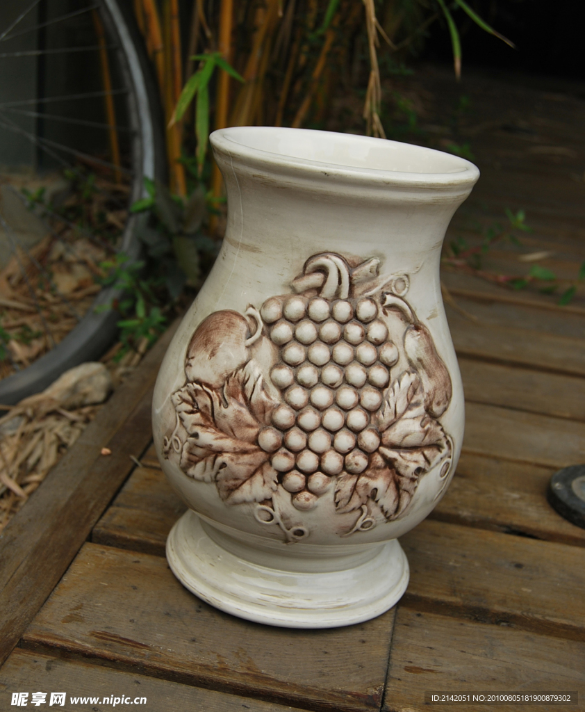 古典凸纹立体葡萄图案花瓶