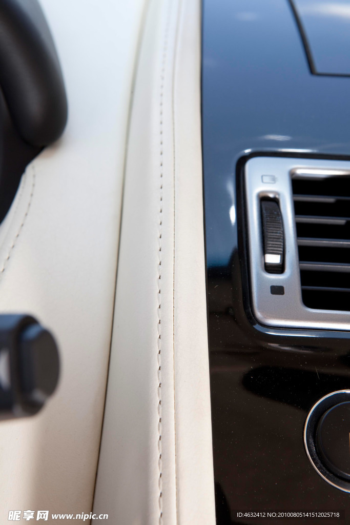 阿斯顿·马丁DBS汽车