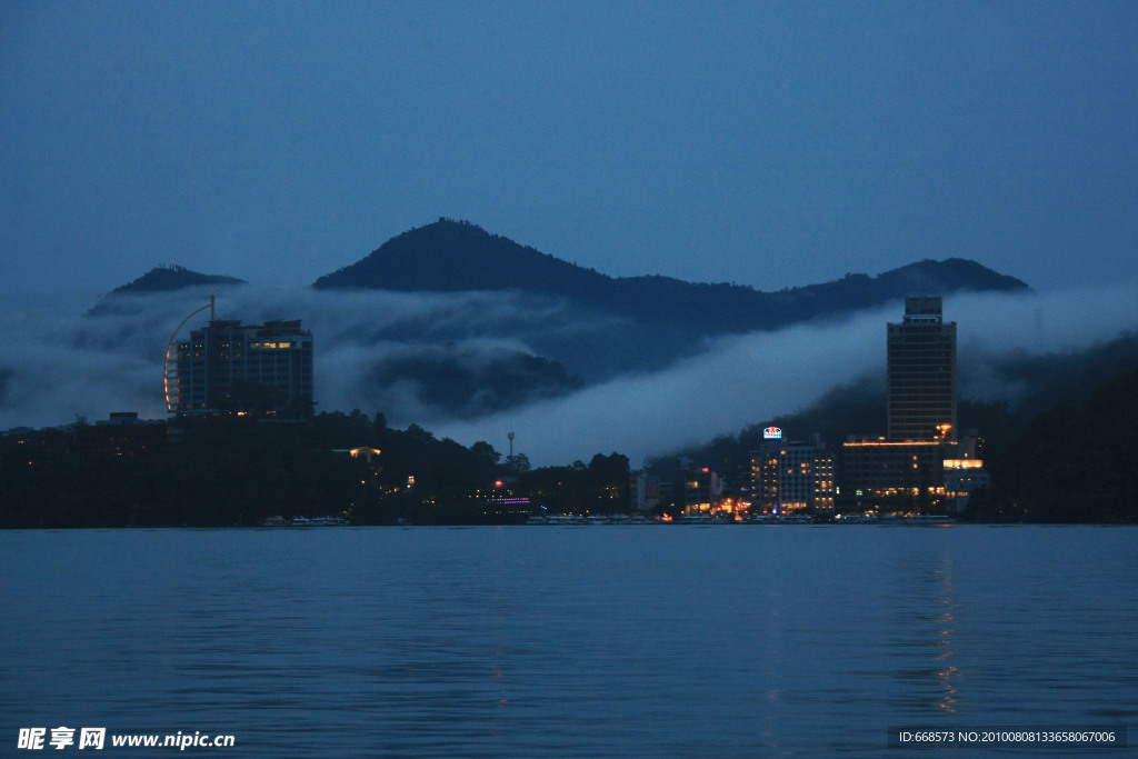 夜晚海滩