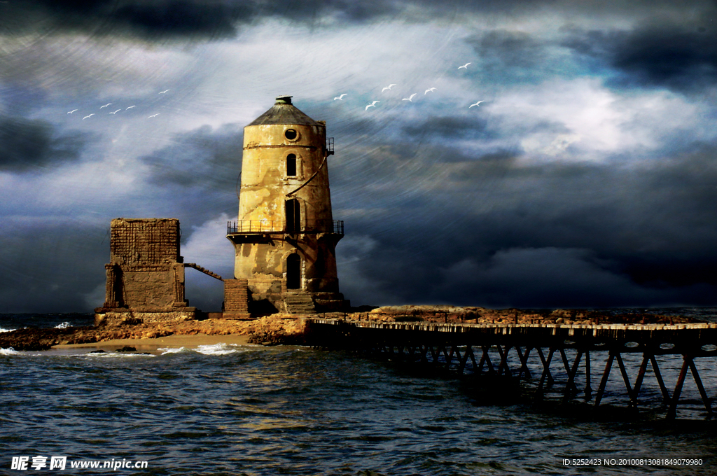 海边的古老灯塔