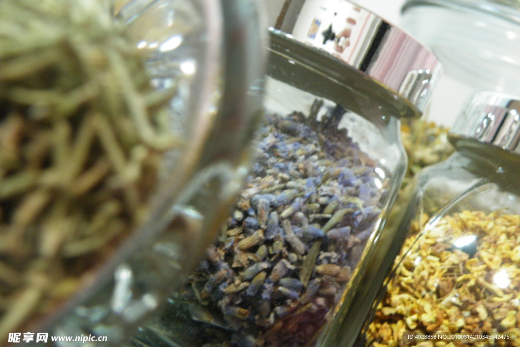 玻璃瓶里的薰衣草花茶