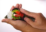 含有蟹柳及蔬菜的日本手卷