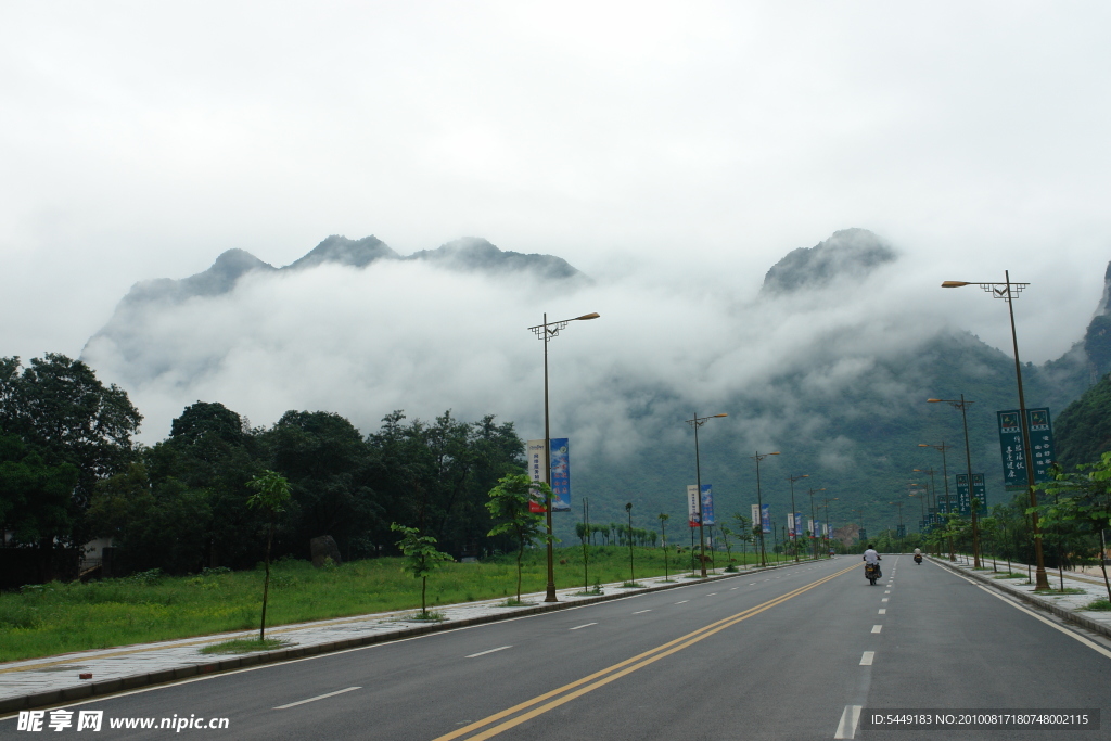 美丽新农村的公路