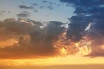 夕阳下的天空美景