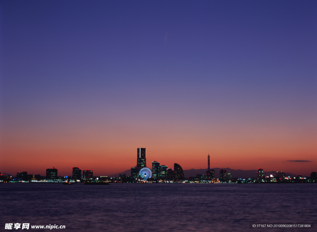 海边城市夜景