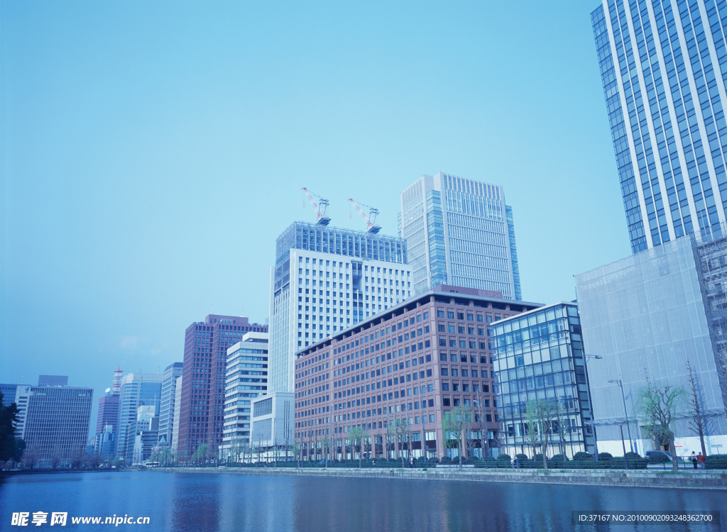 江边城市风景