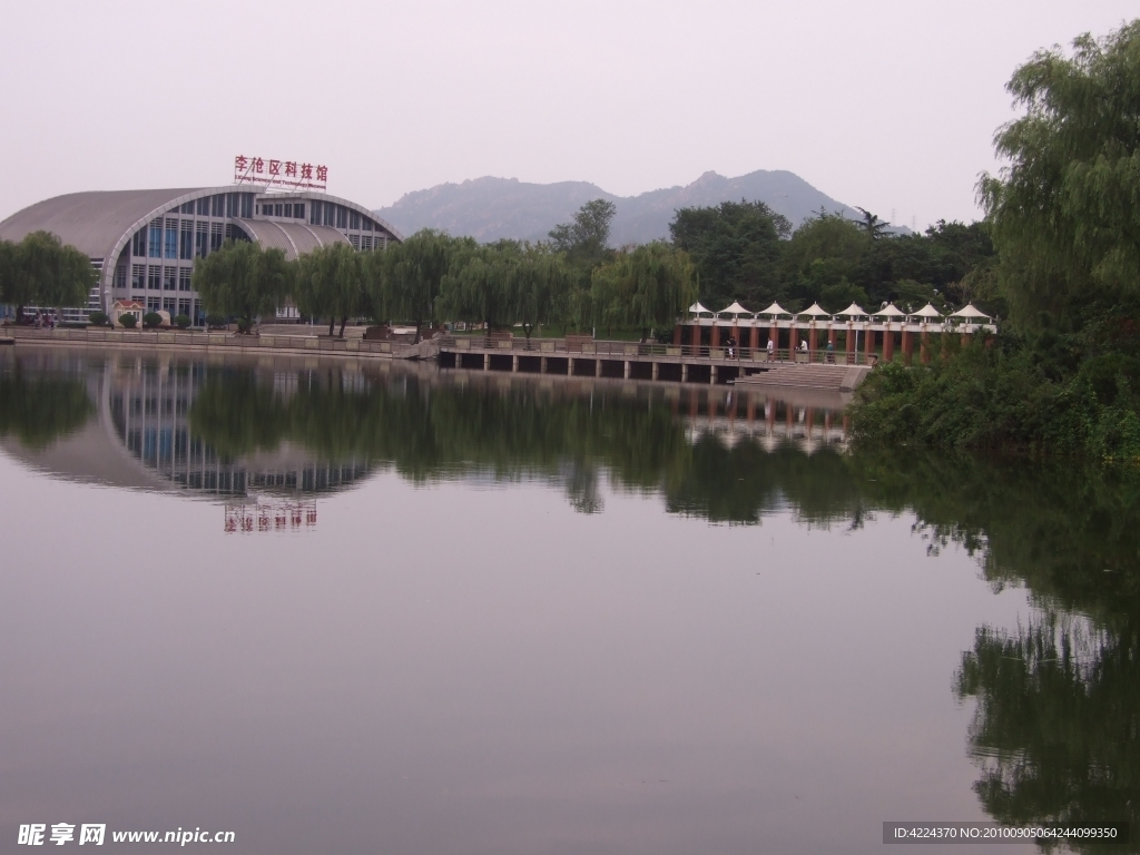 湖边景色