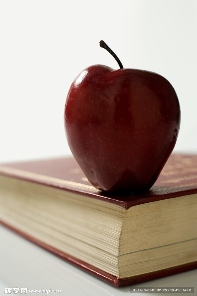 书本与苹果