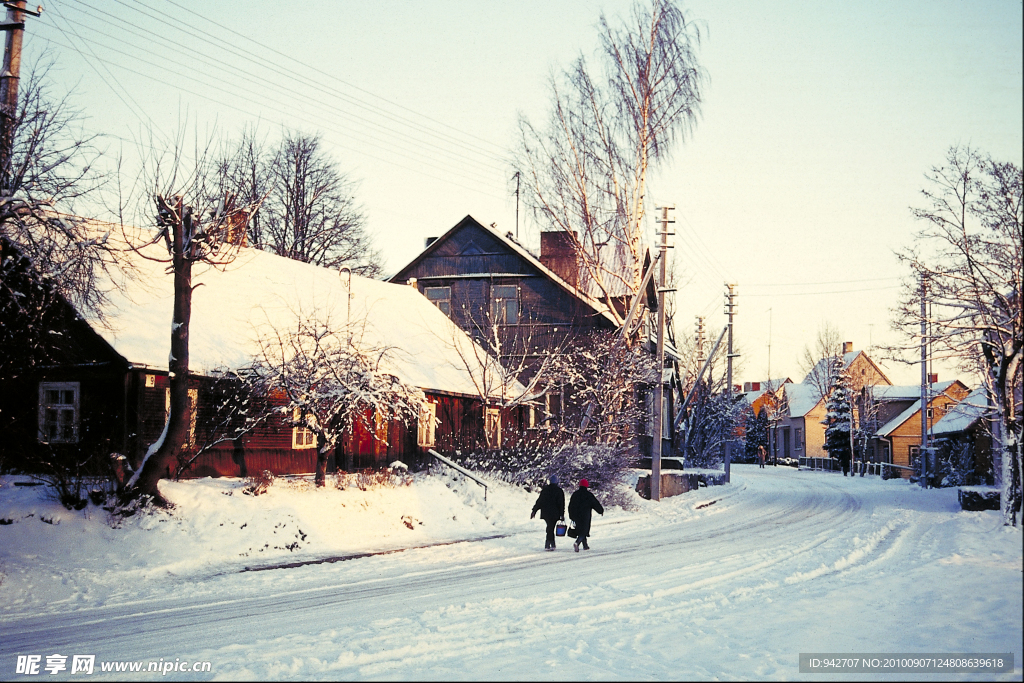 村庄早晨雪景