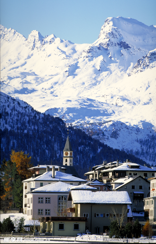 欧洲山脉雪景