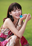 听音乐的美女