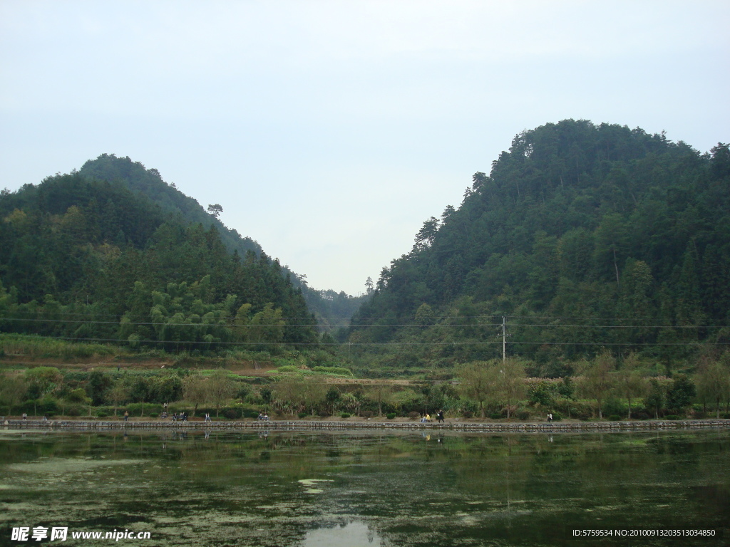 小山倒影
