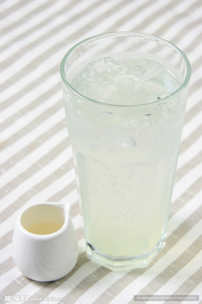 柠檬苏打水