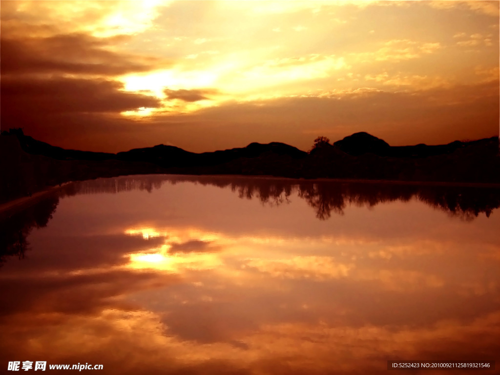 夕阳湖景