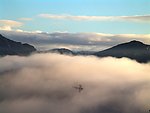 雾气缭绕的群山