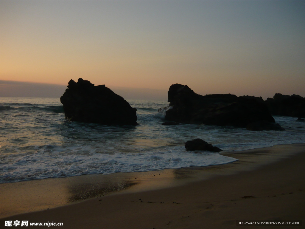 夕阳海岸景色