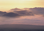 群山朝霞