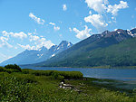 湖泊山峰美景