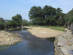 小河流水